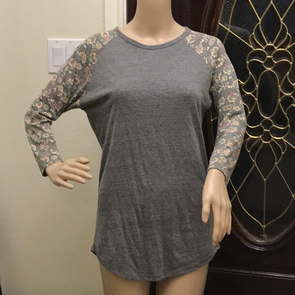 LuLaRoe Tops - LulaRoa Randy Size Small